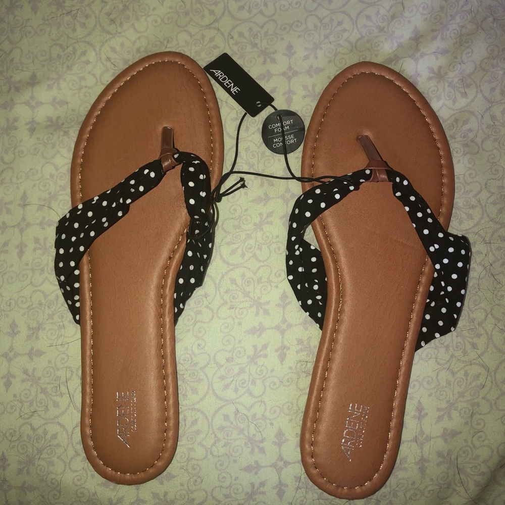 NEVER WORN sandales size 7